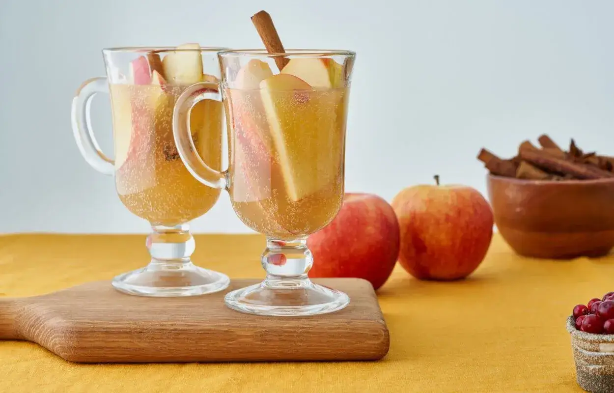 Domowe drinki z cydrem: Proste przepisy na każdą okazję