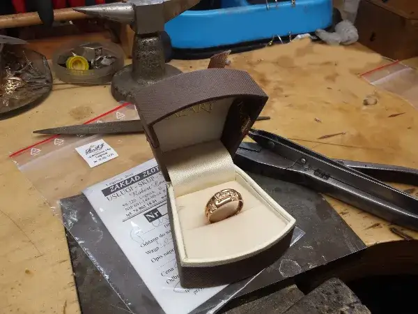 Ile kosztuje odnowienie obrączek? Sprawdź ceny i usługi naprawcze