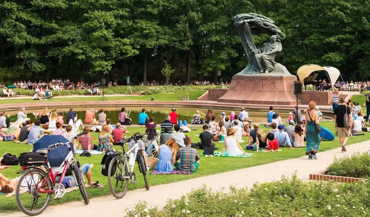 Ile trwa koncert chopinowski w Łazienkach? Sprawdź szczegóły i godziny