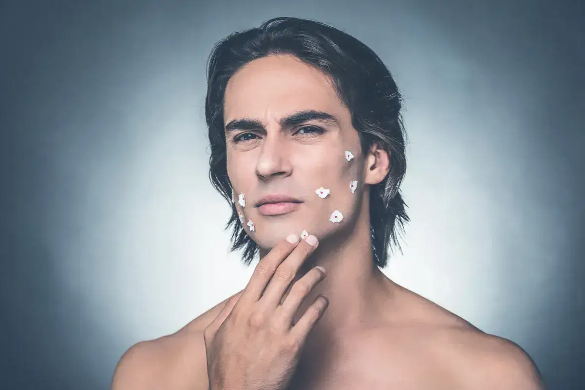 Jak golić twardy zarost? Gładka skóra i koniec z podrażnieniami!