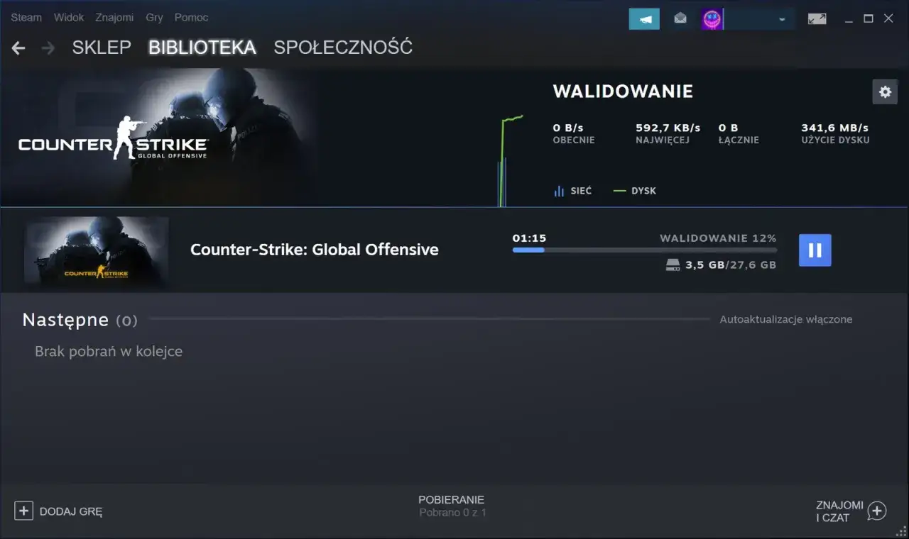 Interfejs Steam z grą Counter-Strike: Global Offensive, pokazujący walidację plików i postęp pobierania.