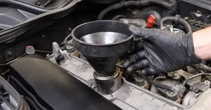 Ile oleju do silnika w Mercedesie W211? Sprawdź, by nie przepłacić