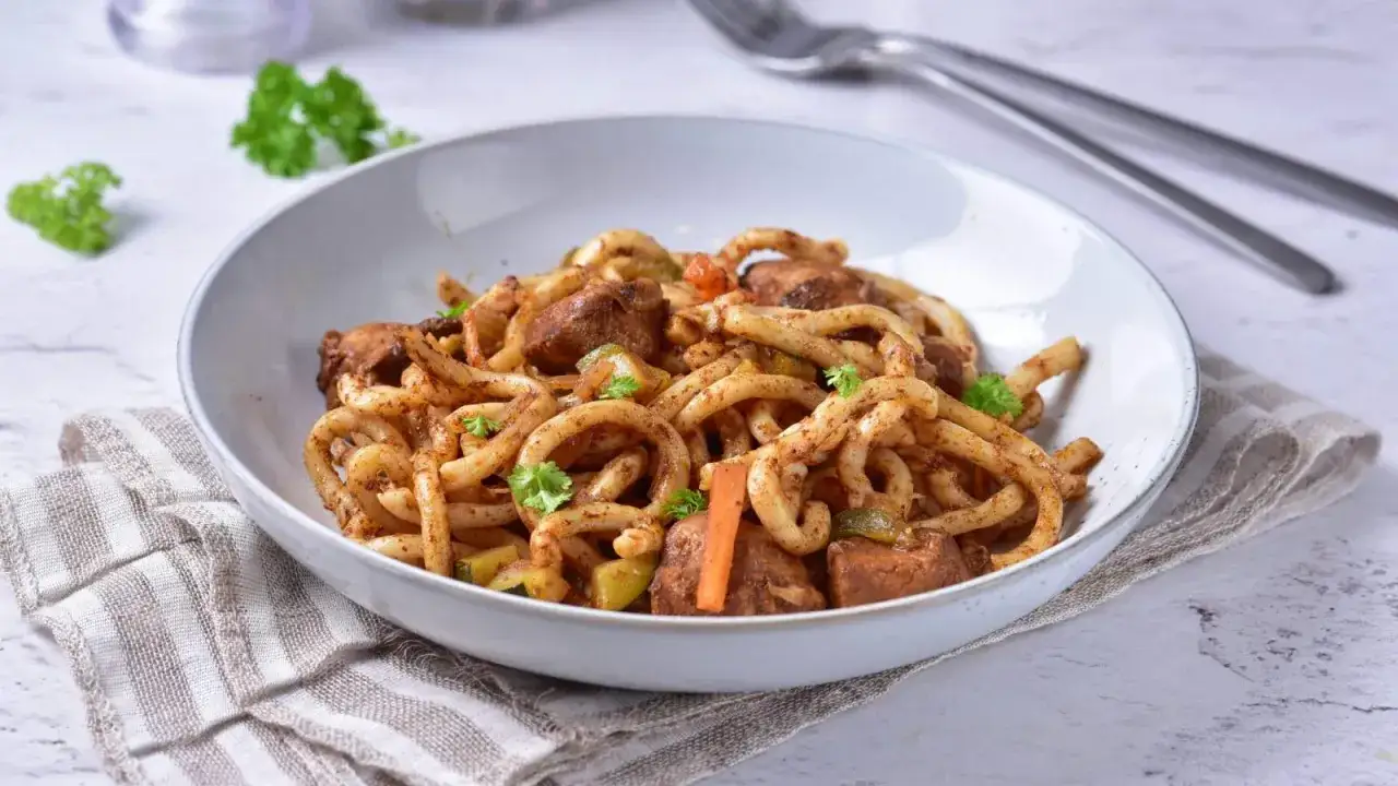 Obiad w 15 minut? Kurczak z makaronem przepis, który uratuje dzień!