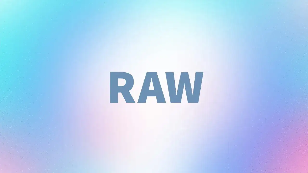 Napis "RAW" na tle pastelowego gradientu. To pytanie, "raw co to znaczy", sugeruje poszukiwanie definicji surowego formatu danych.