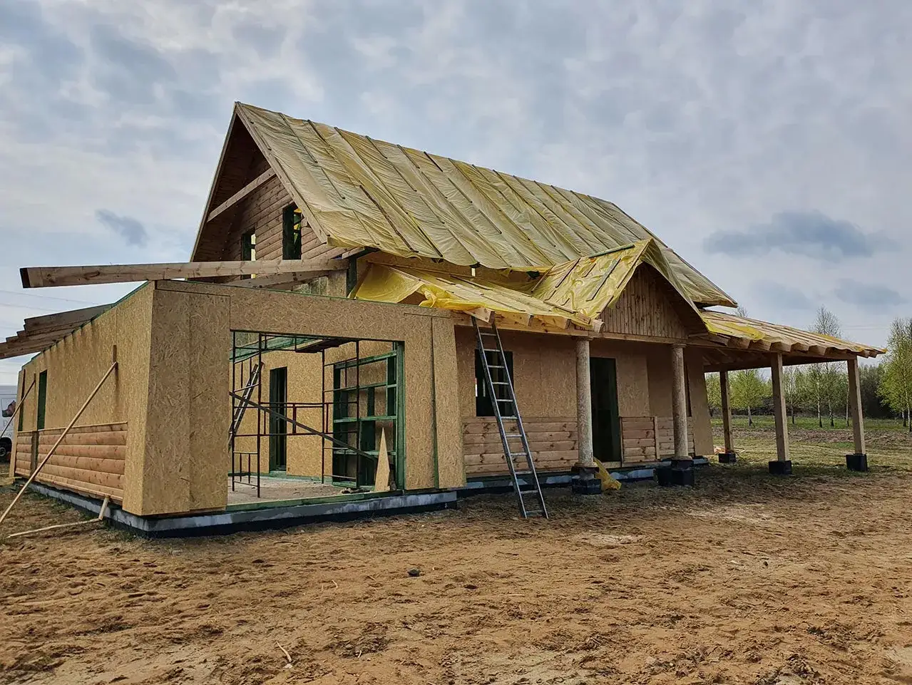 Czy obmurowanie drewnianego domu wymaga pozwolenia? Sprawdź to teraz