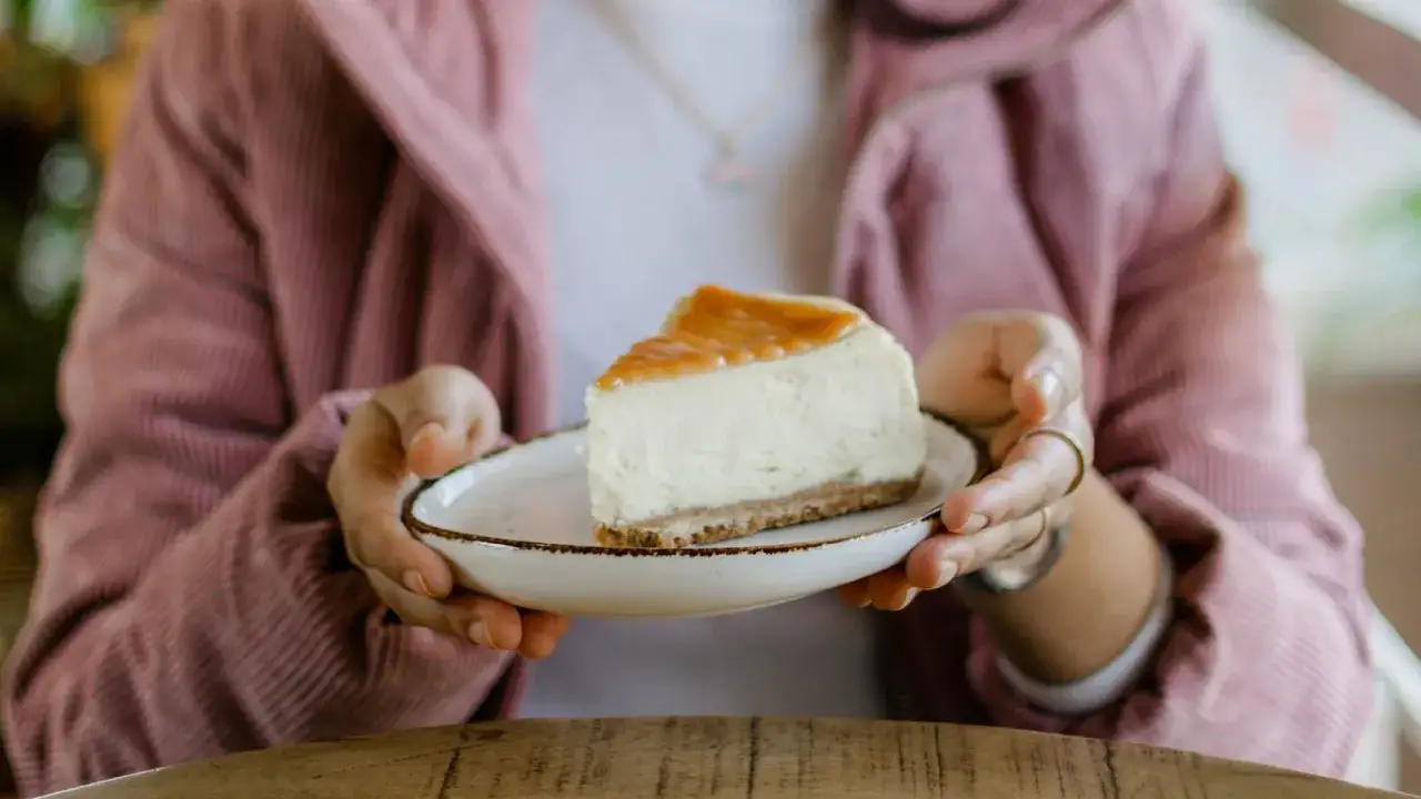 Sernik nie opada? Klucz to temperatura i studzenie!