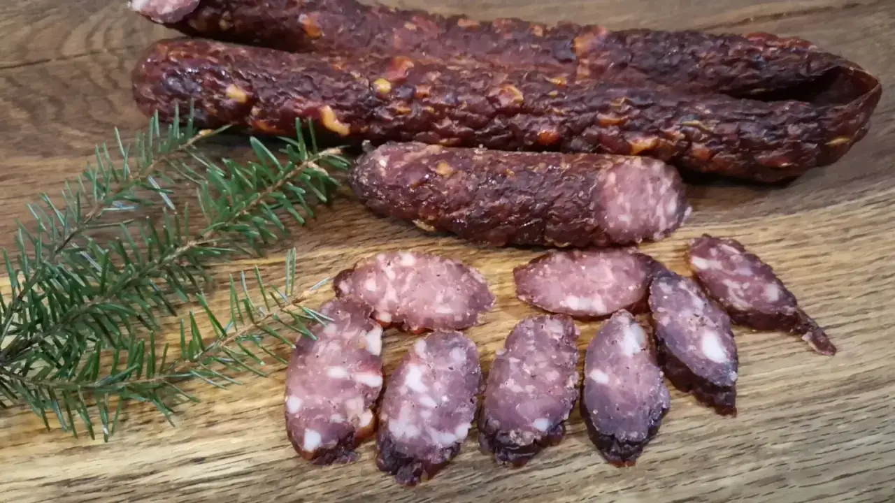 Kiełbasa z wołowiny: Proste przepisy na smaczne wędliny domowe