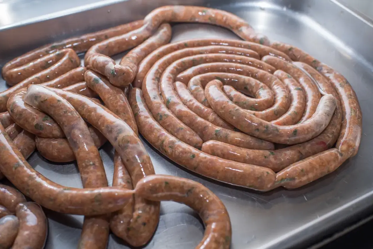 Ile czasu wędzić kiełbasę, aby uniknąć nieudanych efektów?