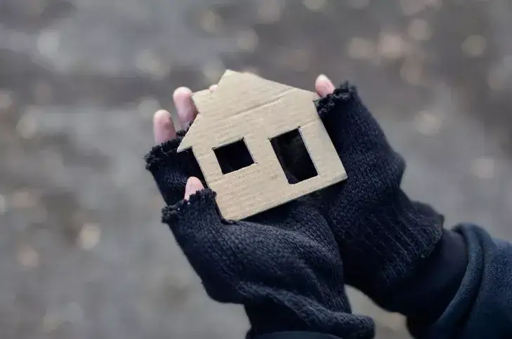 Czy syndyk może sprzedać mieszkanie z lokatorem i jakie ma prawa?