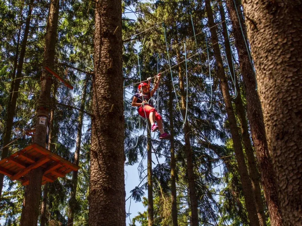Nowy park linowy w Rybniku - emocjonujące trasy i atrakcje dla każdego