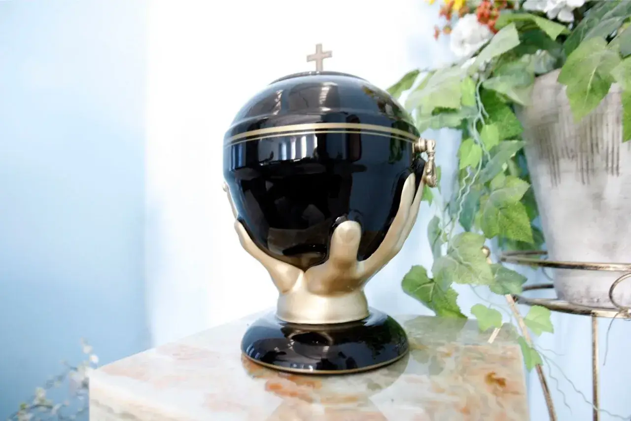 Rozsypywanie prochów w Polsce: Legalne? Konsekwencje i alternatywy