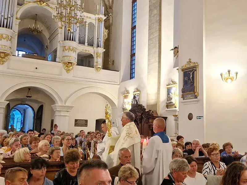 Jak prawidłowo modlić się na szkaplerzu kodeńskim? Przewodnik