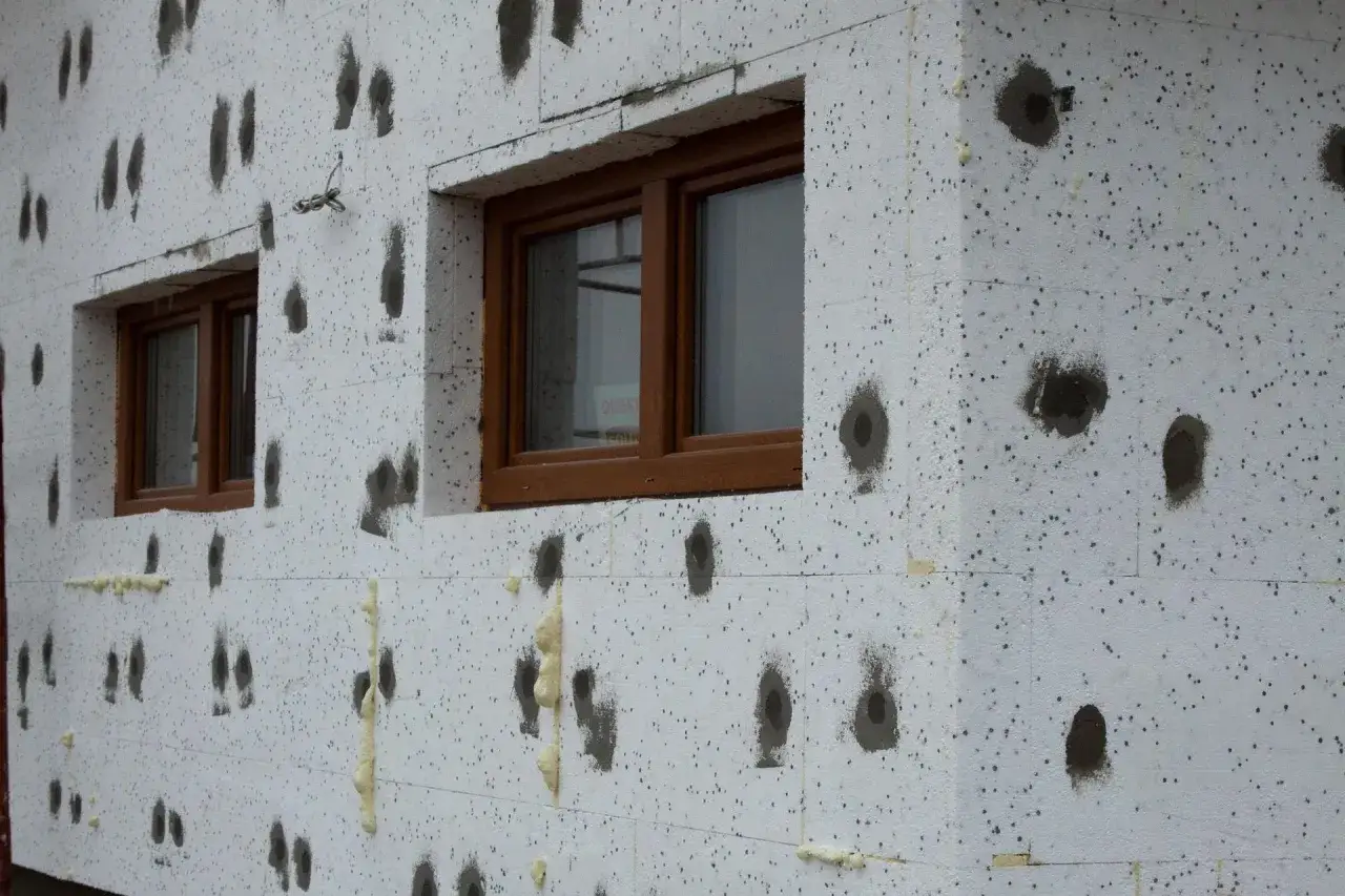 Czy 10 cm styropianu wystarczy na skuteczną izolację domu?