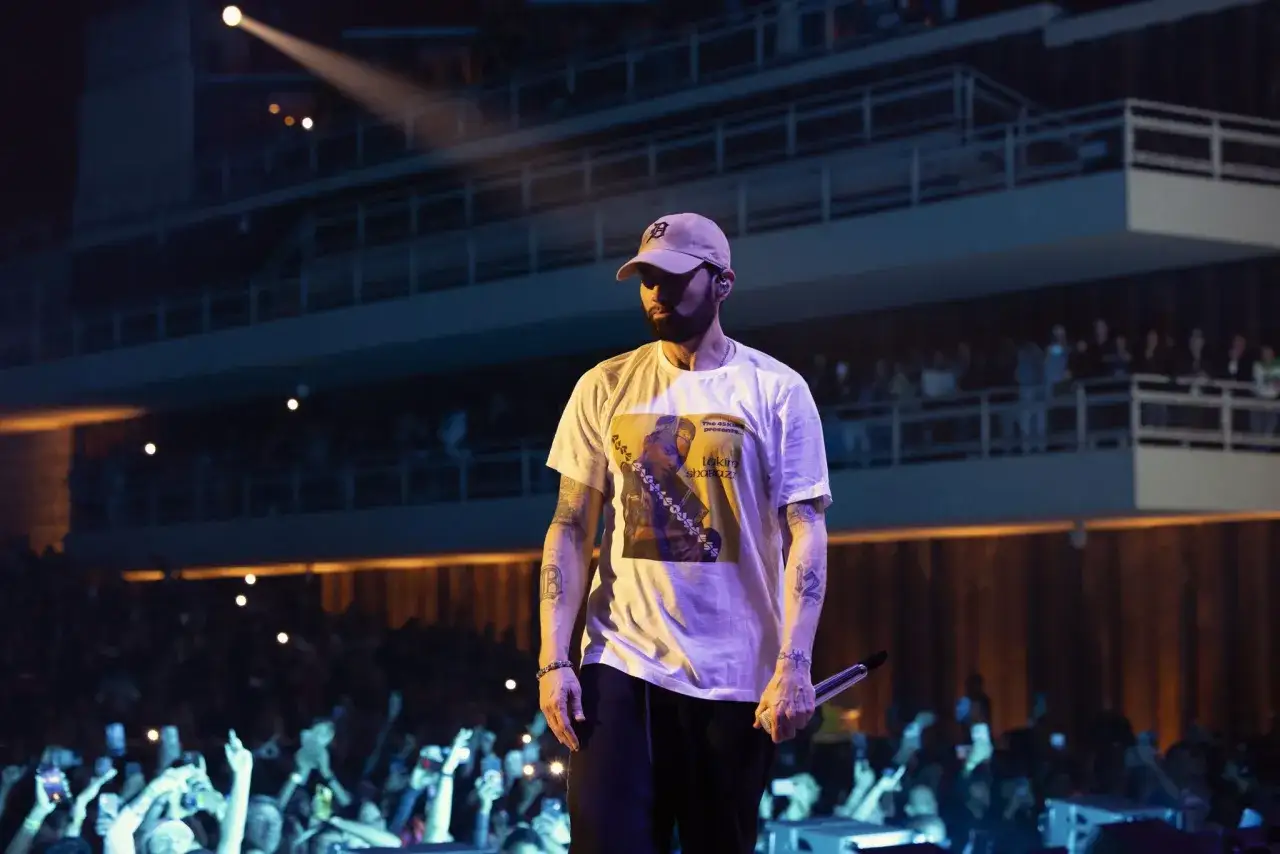 Eminem na koncercie w Polsce, tłum szaleje. Co sądzi Eminem o Polakach? Na pewno docenia ich energię!