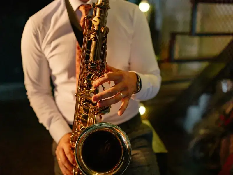 Styl w muzyce jazzowej lat 30 - odkryj fascynujący swing i jego wpływ