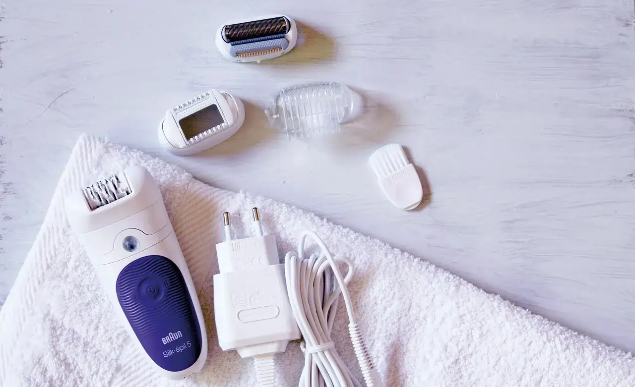 Czym się różni golarka od depilatora? Poznaj kluczowe różnice