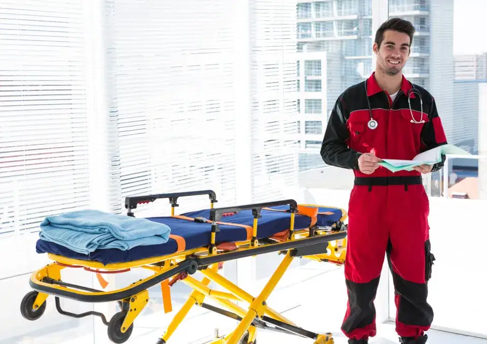 Co robi ratownik medyczny? Poznaj kluczowe zadania i umiejętności