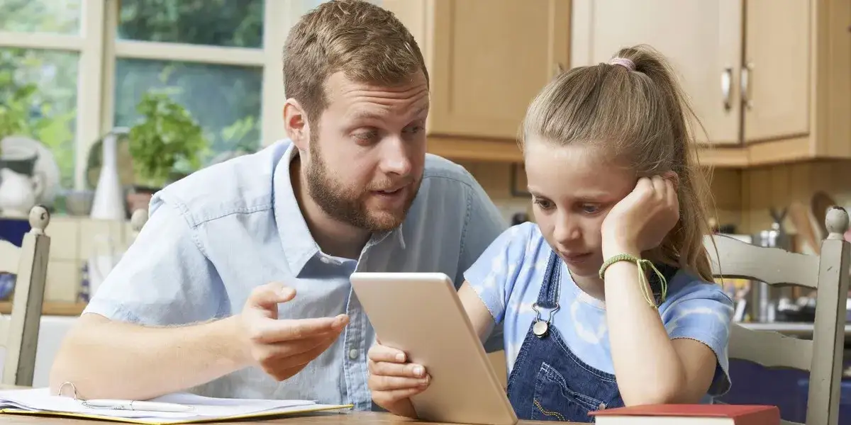 Dlaczego dziecko kłamie? Odkryj przyczyny i jak z tym walczyć