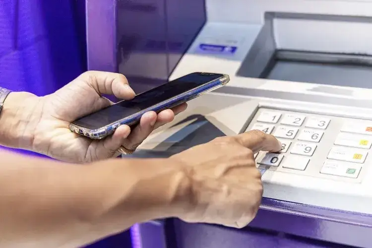 Jak wybrać pieniądze Blikiem - proste kroki i ukryte opłaty