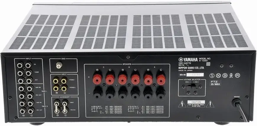 Wzmacniacz Denon czy Yamaha – który model zapewnia lepszą jakość dźwięku?