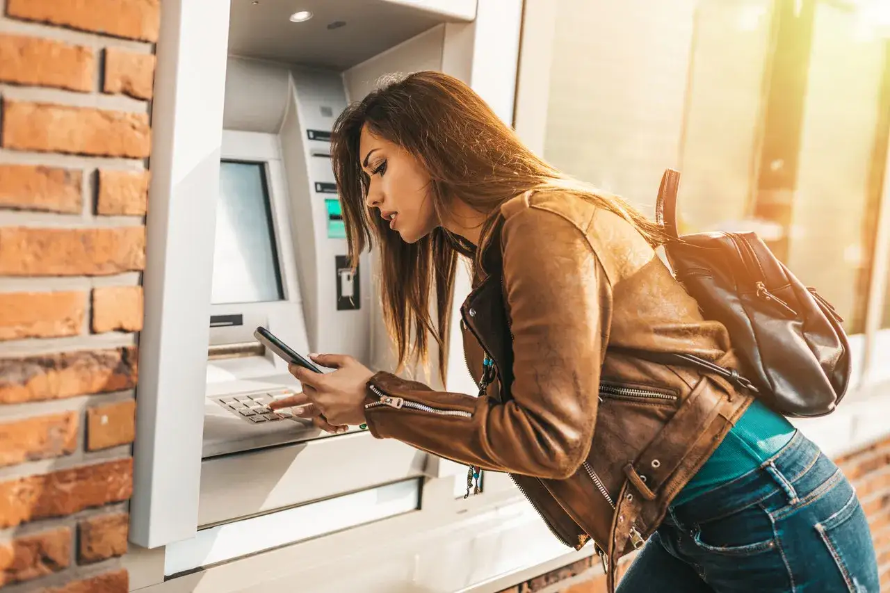 Jak wypłacać pieniądze BLIKiem bez błędów i opłat – prosty przewodnik krok po kroku