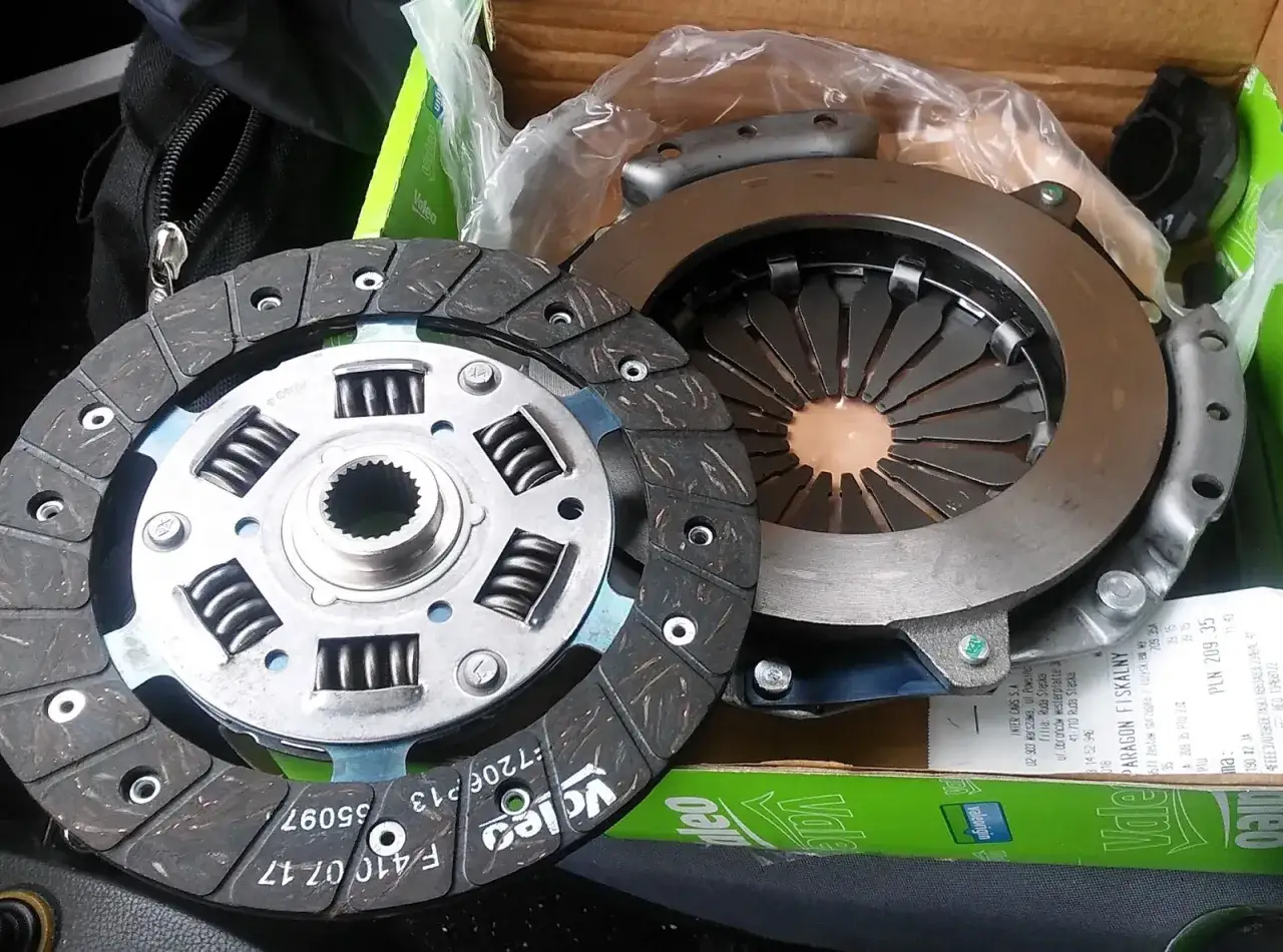 Czy przy wymianie sprzęgła trzeba wymienić olej? Sprawdź, co musisz wiedzieć