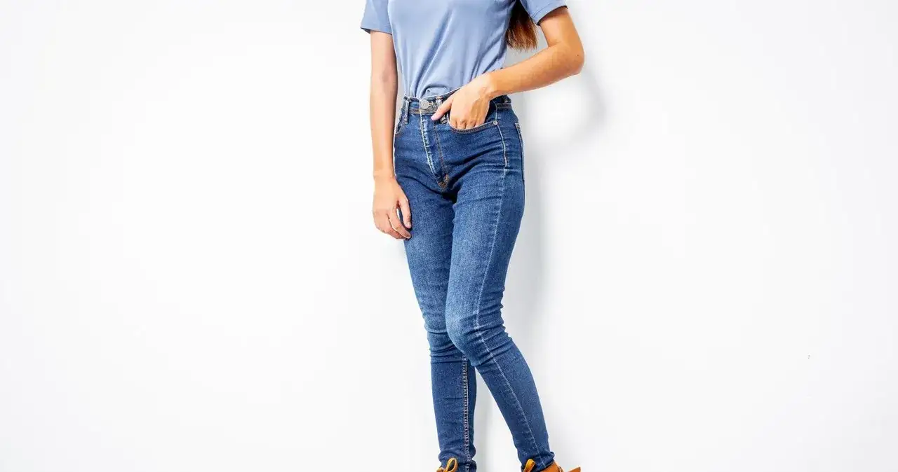 Super skinny co to znaczy – definicja, moda i kontrowersje wokół terminu