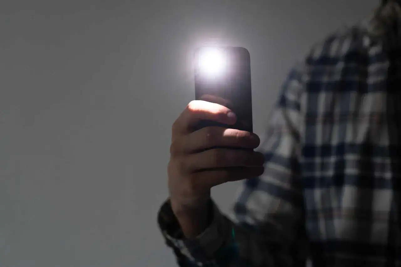 Lampa błyskowa w aparacie Samsung nie działa - Jak ją naprawić?