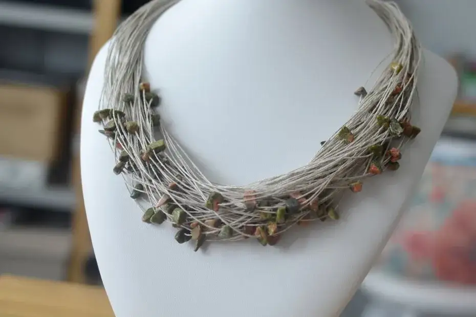 Jak zrobić naszyjnik z lnu - proste kroki do pięknej biżuterii