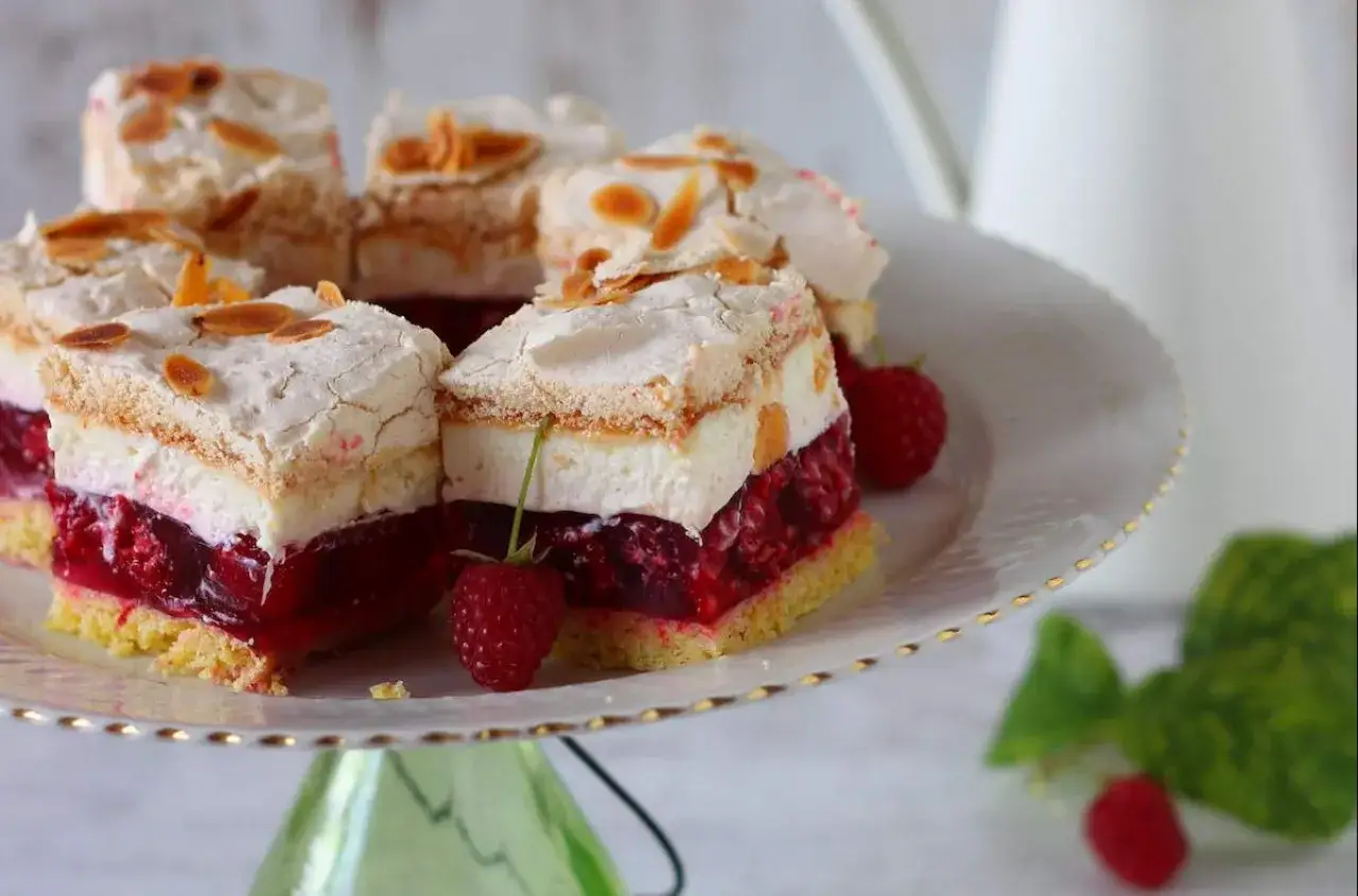 Malinowa Chmurka: Idealny przepis. Bez wpadek, z chrupiącą bezą!