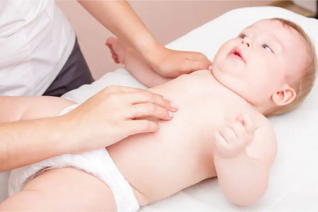 Jak radzić sobie z kolką u dziecka - skuteczne metody na ulgę