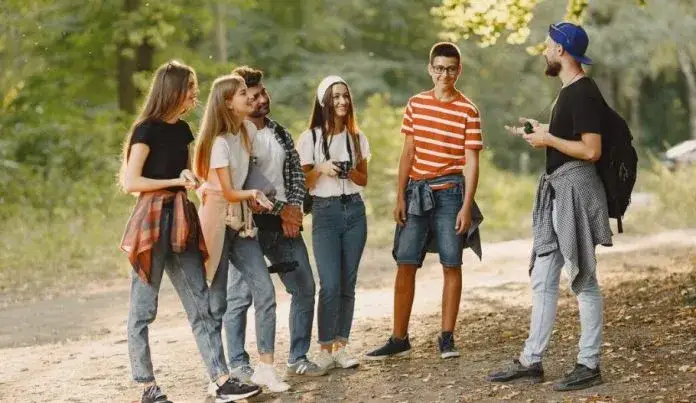 Kto może być kierownikiem wycieczki szkolnej? Sprawdź wymagania i kwalifikacje