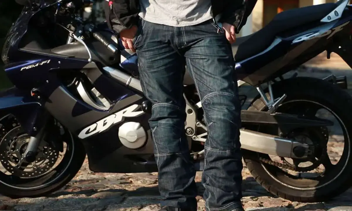 Jakie spodnie motocyklowe na lato zapewnią komfort i ochronę?