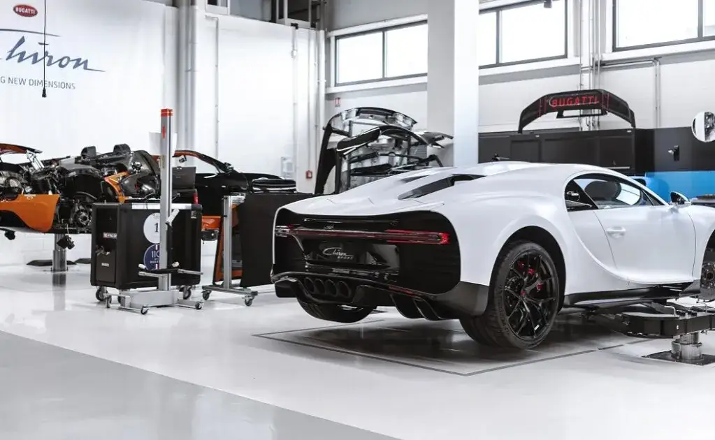 Ile kosztuje wymiana oleju w Bugatti Chiron? Przerażające ceny serwisu