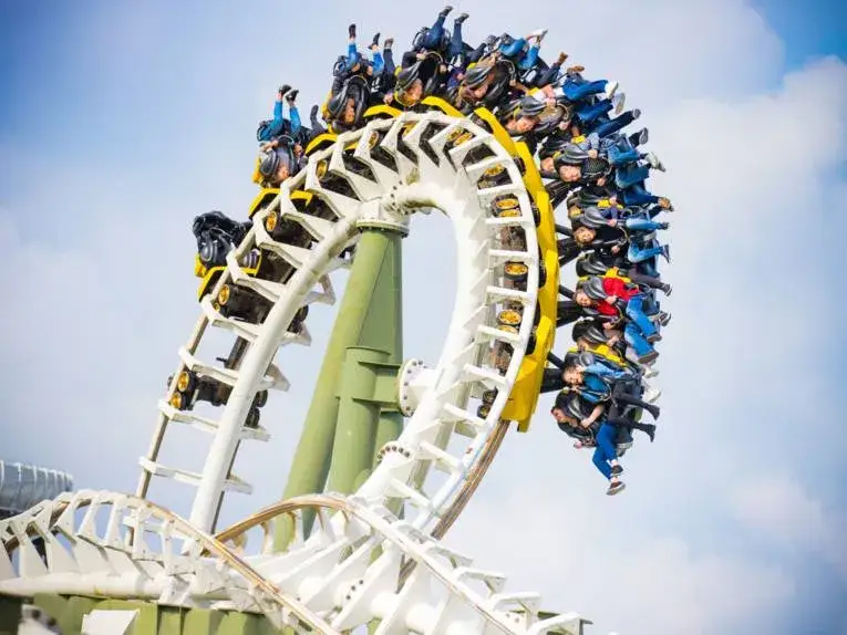 Heide Park Attraktionen: Ihr Guide für Nervenkitzel & Familienspaß