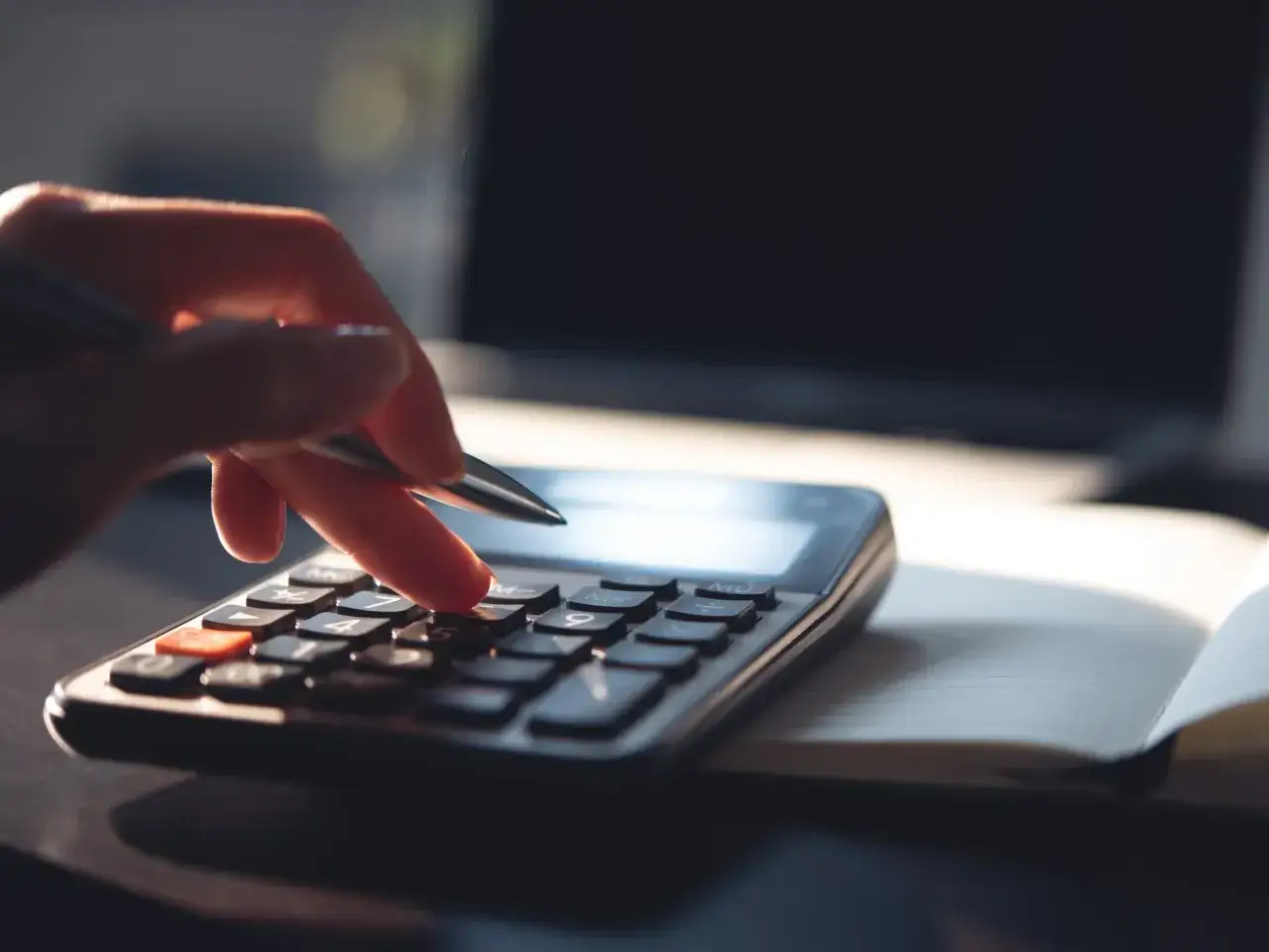 Jakie koszty można odliczyć przy sprzedaży mieszkania, aby zaoszczędzić?