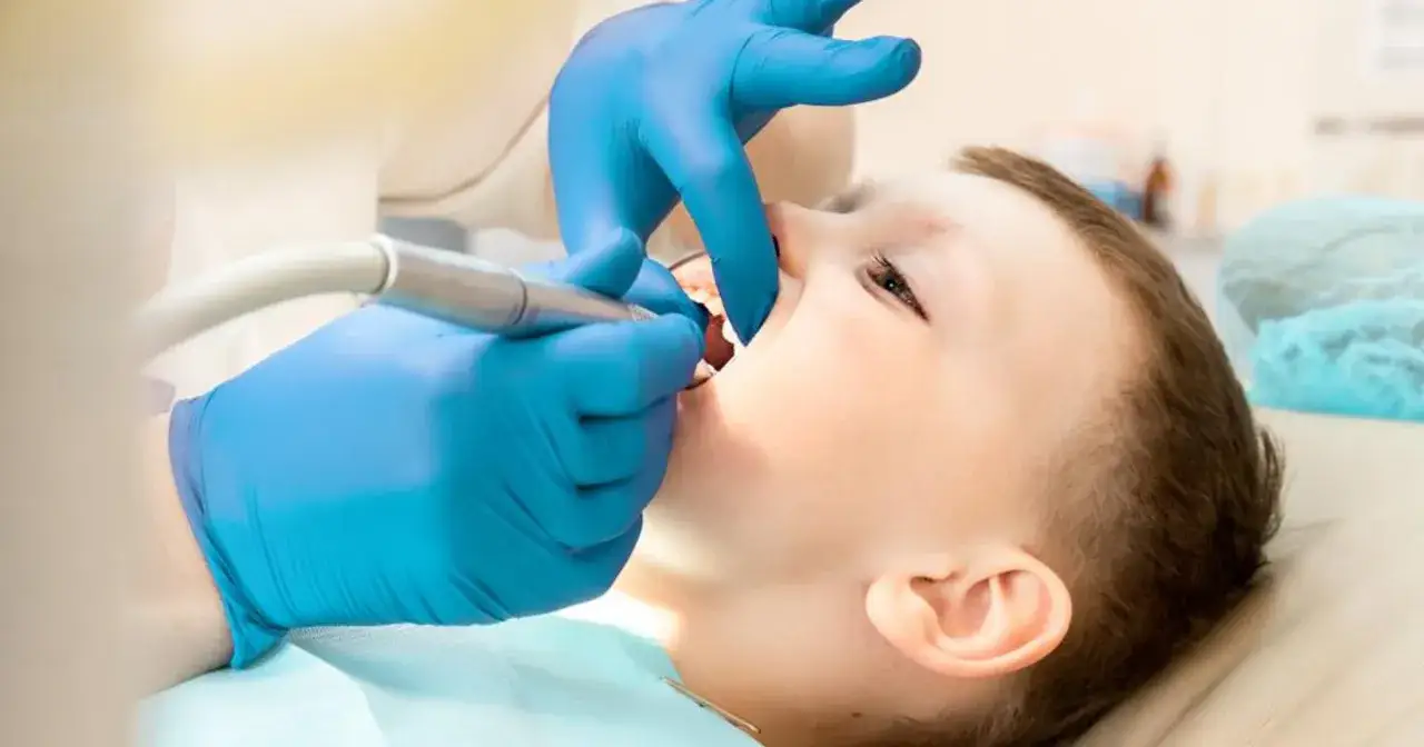 Kiedy aparat na zęby? Objawy i wskazania ekspert radzi!