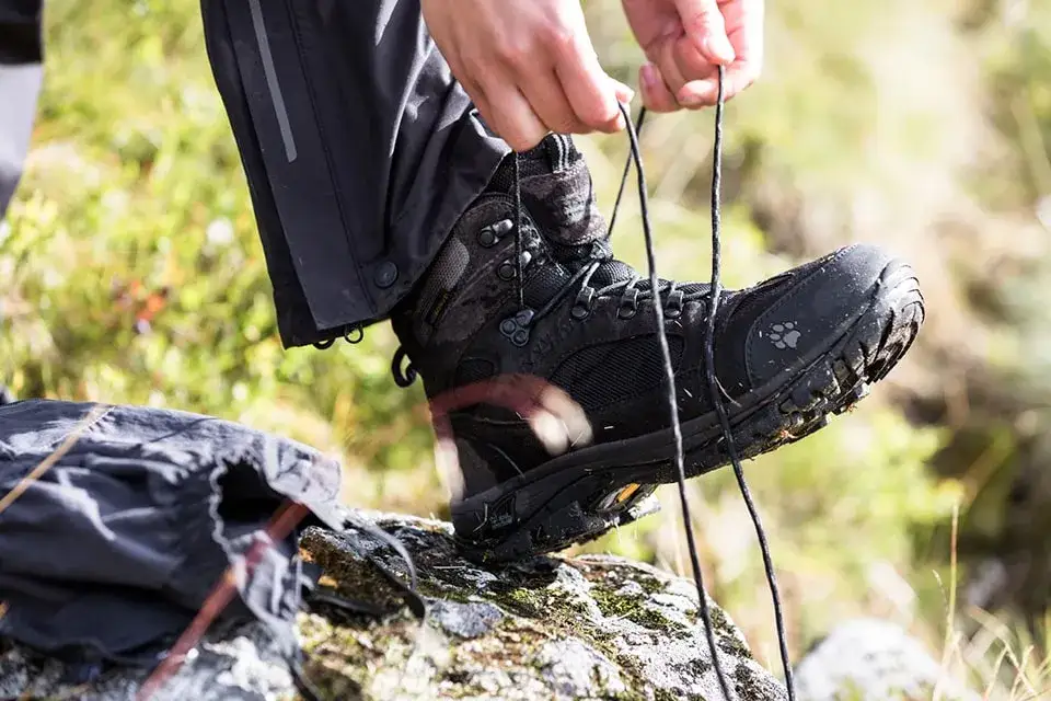 Jakie buty w góry jesienią - uniknij błędów przy wyborze obuwia