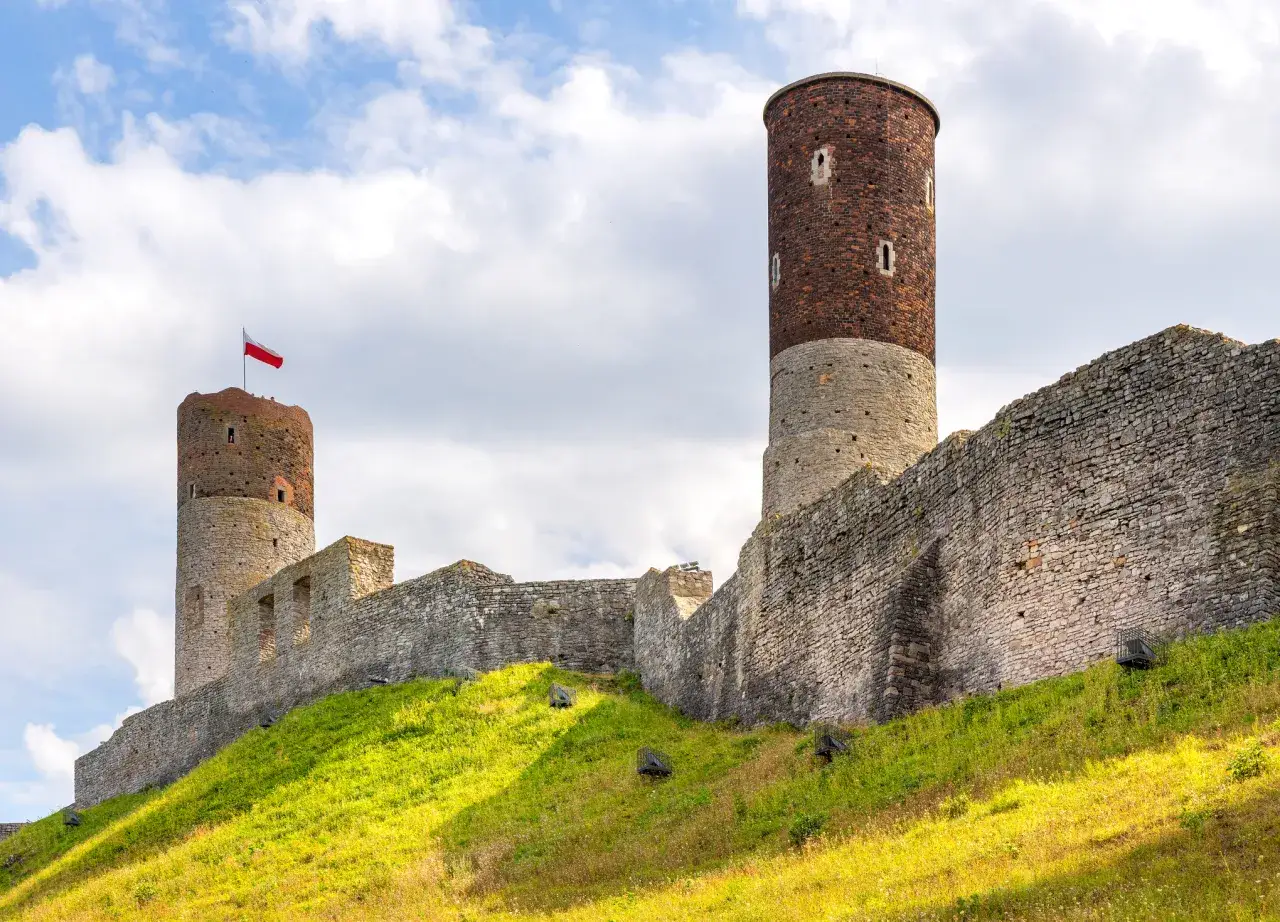 Ciekawe fakty o zamku w Chęcinach, które zaskoczą każdego miłośnika historii