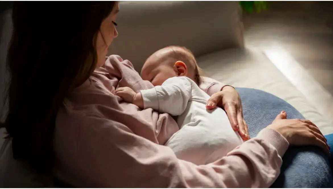 Brak okresu po porodzie? Przyczyny, powrót cyklu i co musisz wiedzieć