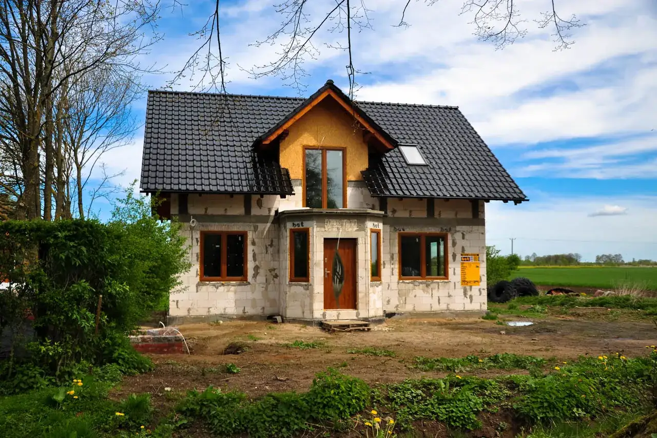 Czy sprzedający mieszkanie płaci podatek? Poznaj zasady i wyjątki