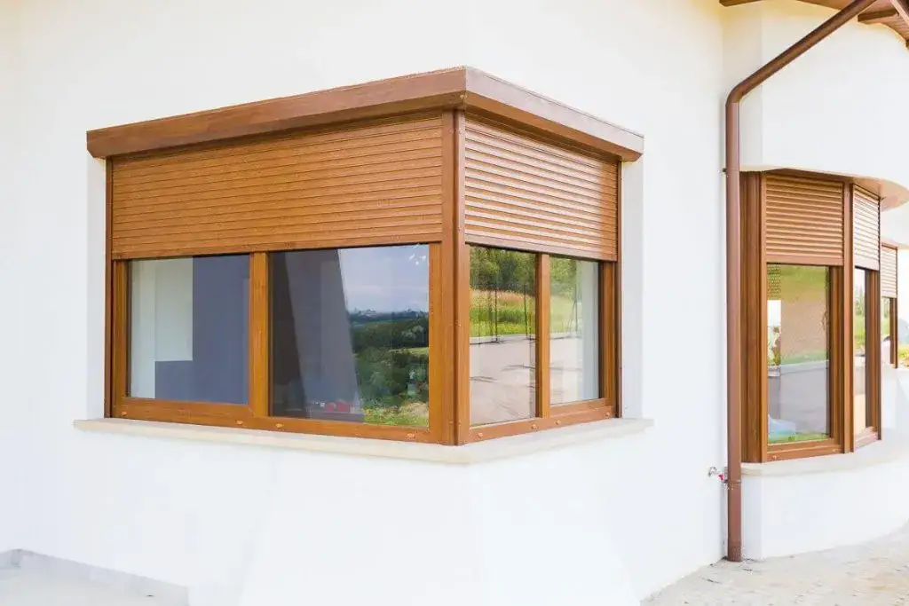 Prowadnice rolet zewnętrznych: funkcje, rodzaje i korzyści