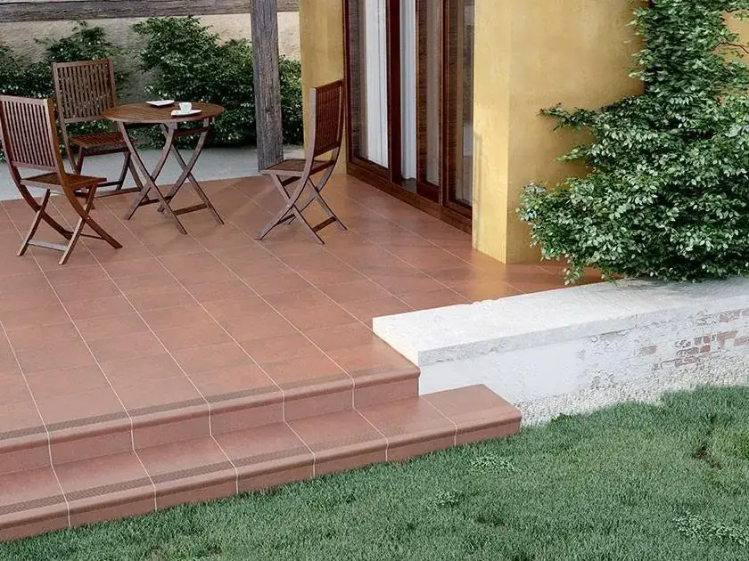 Jaki klej na schody zewnętrzne, aby uniknąć odpadania płytek?