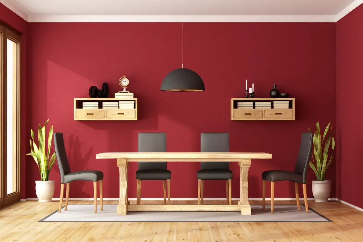 Czerwony kolor ścian z czym łączyć, aby uniknąć przytłoczenia wnętrza