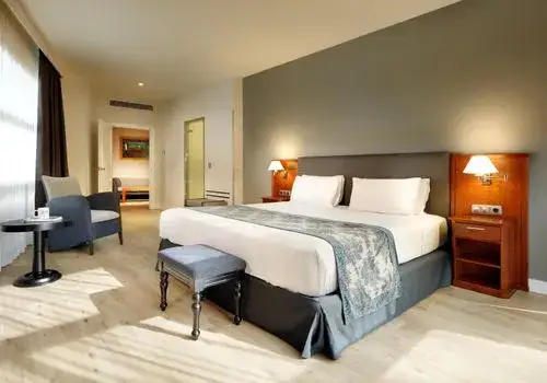 Hotel Exe Isla Cartuja: ¿El mejor para tu evento o familia?