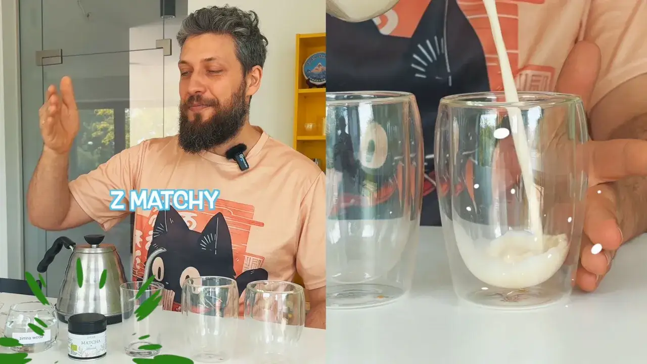 Mężczyzna przygotowuje matchę, nalewając mleko do szklanki.