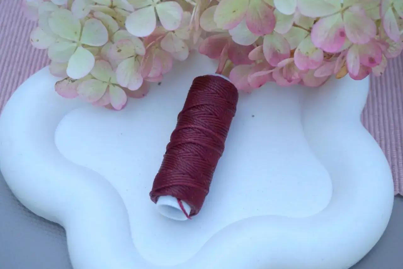 Jaki sznurek do bransoletek? Wybierz najlepszy materiał i grubość