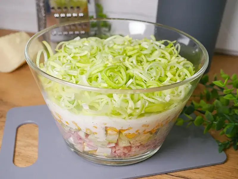 Jak zmiękczyć pora do sałatki, by uniknąć twardej tekstury?