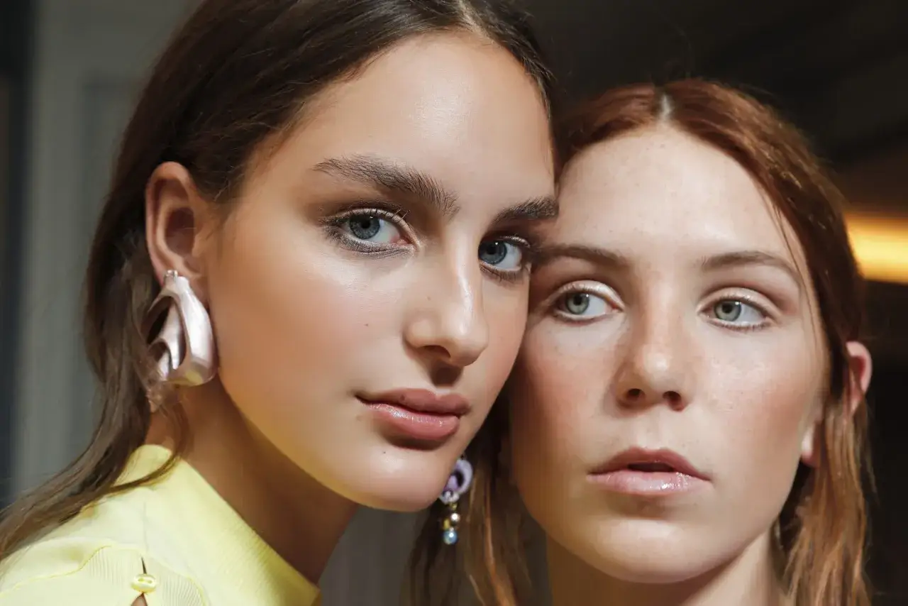 Jak utrwalić makijaż, aby nie ścierał się przez cały dzień?