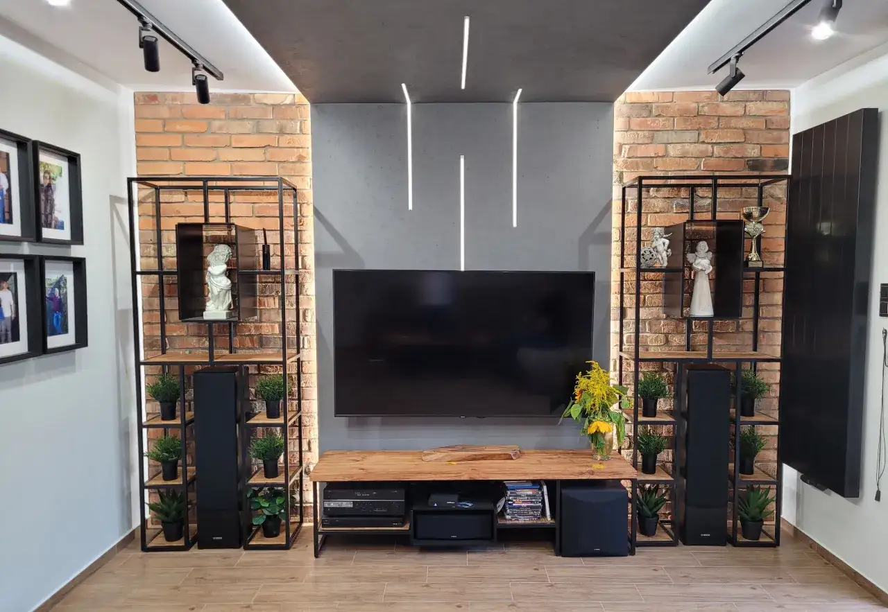 Jak oświetlić ścianę z cegły, by uniknąć błędów w aranżacji?